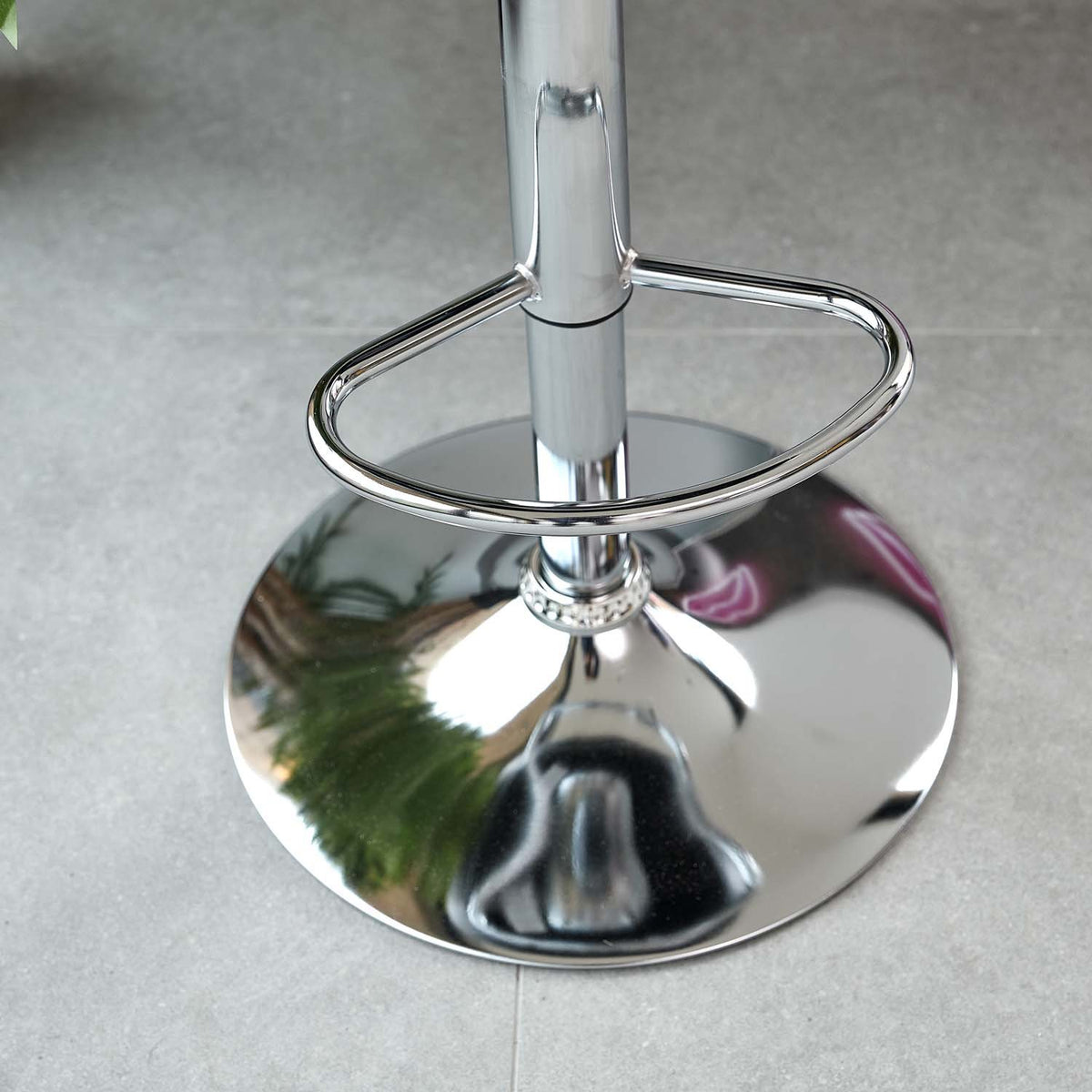 Plump Bar Stool in Black