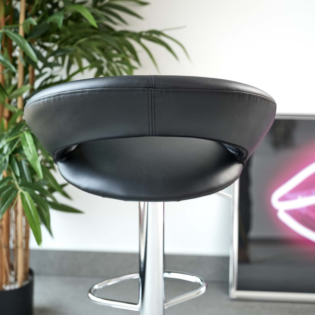 Plump Bar Stool in Black