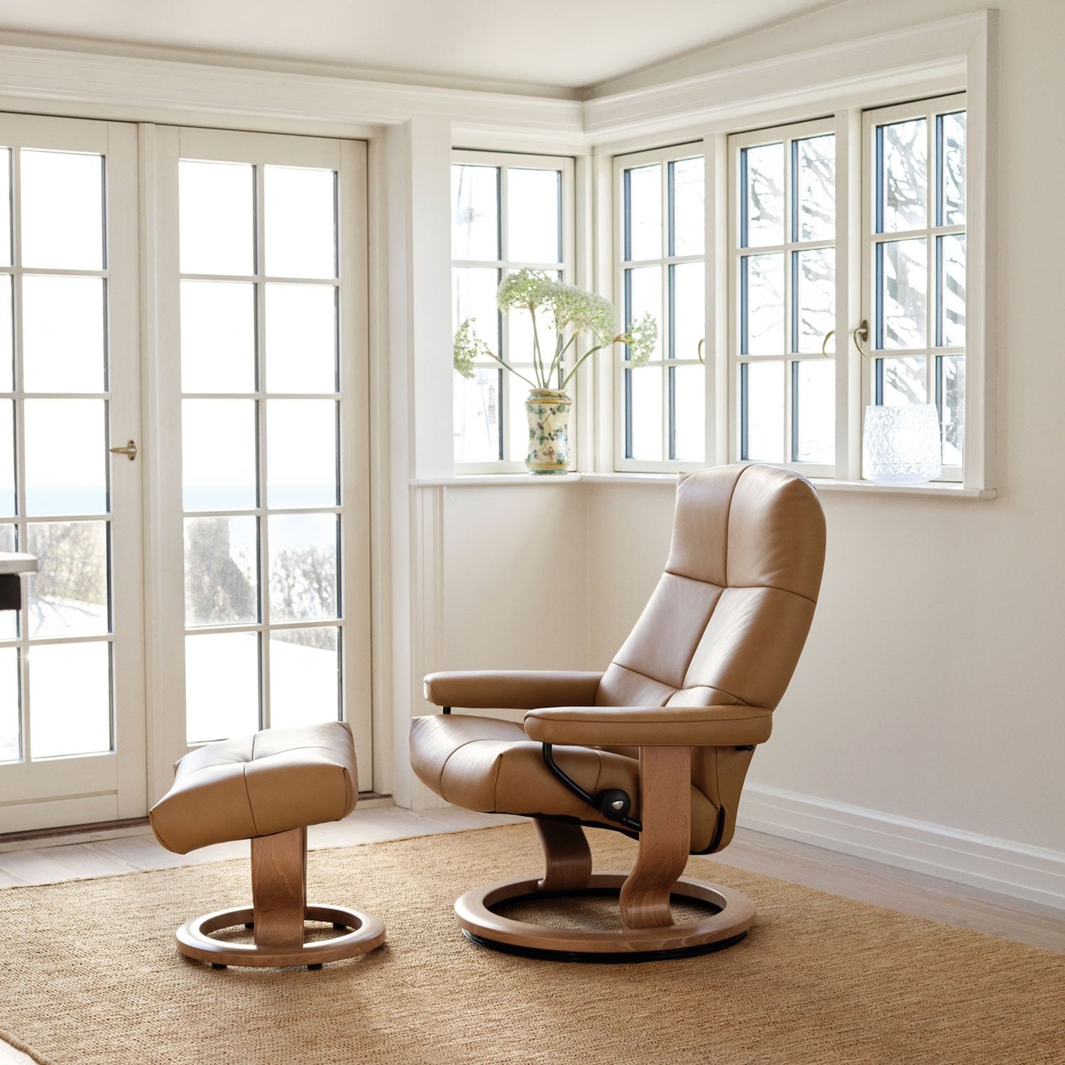 Stressless David Recliner with Classic Base and Footstool