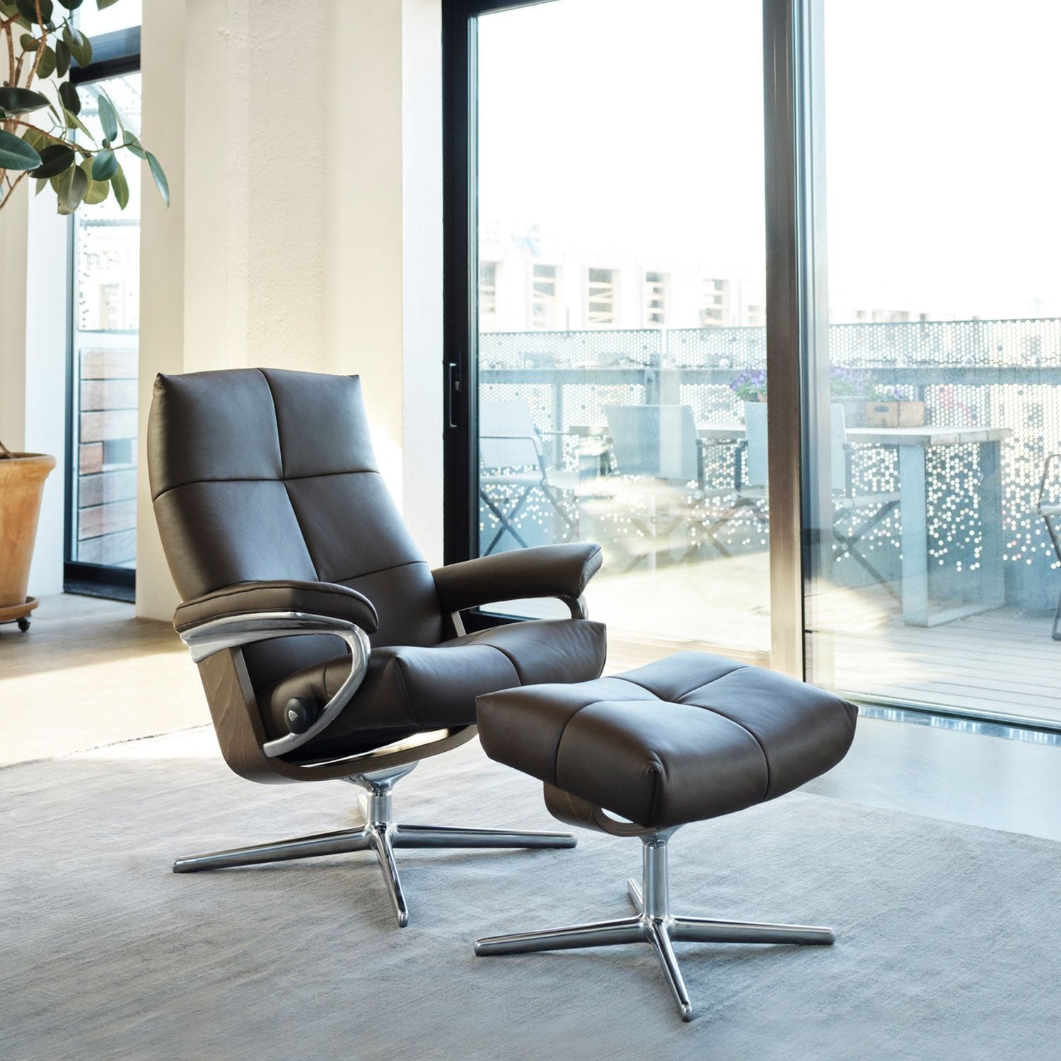 Stressless David Recliner with Cross Base and Footstool