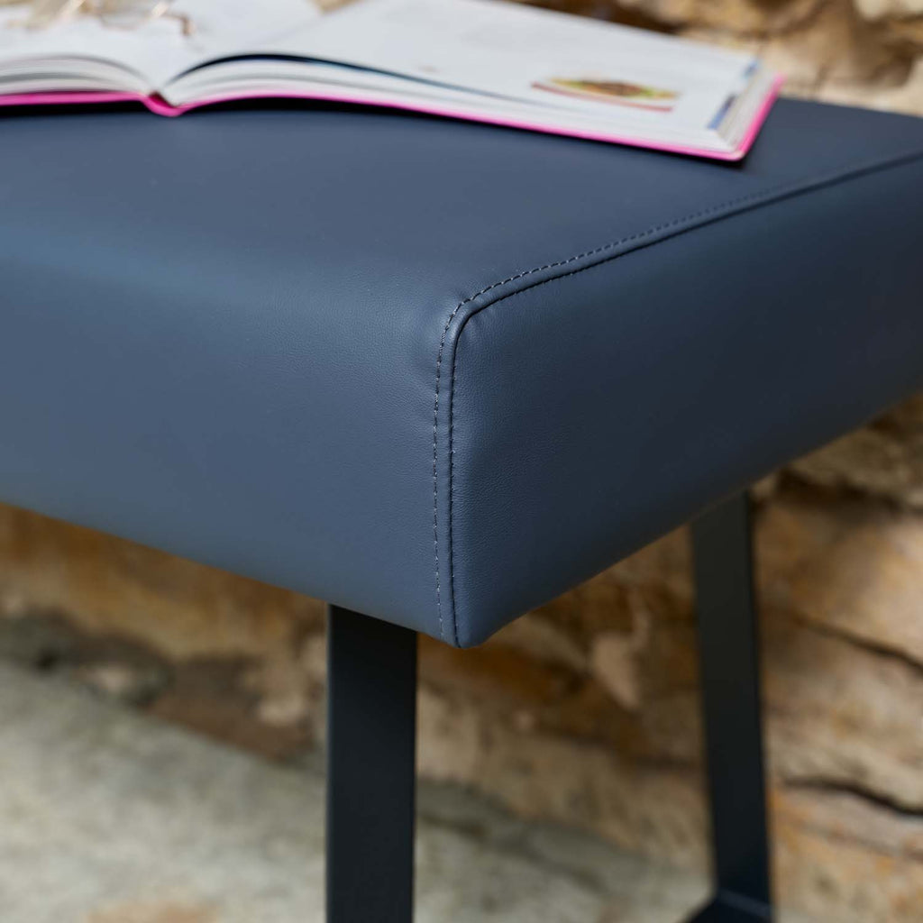 Jupiter Flat Bench in Navy