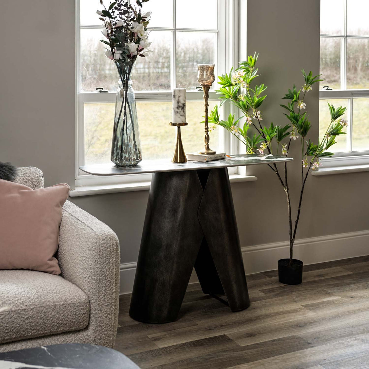 Madjeston Console Table