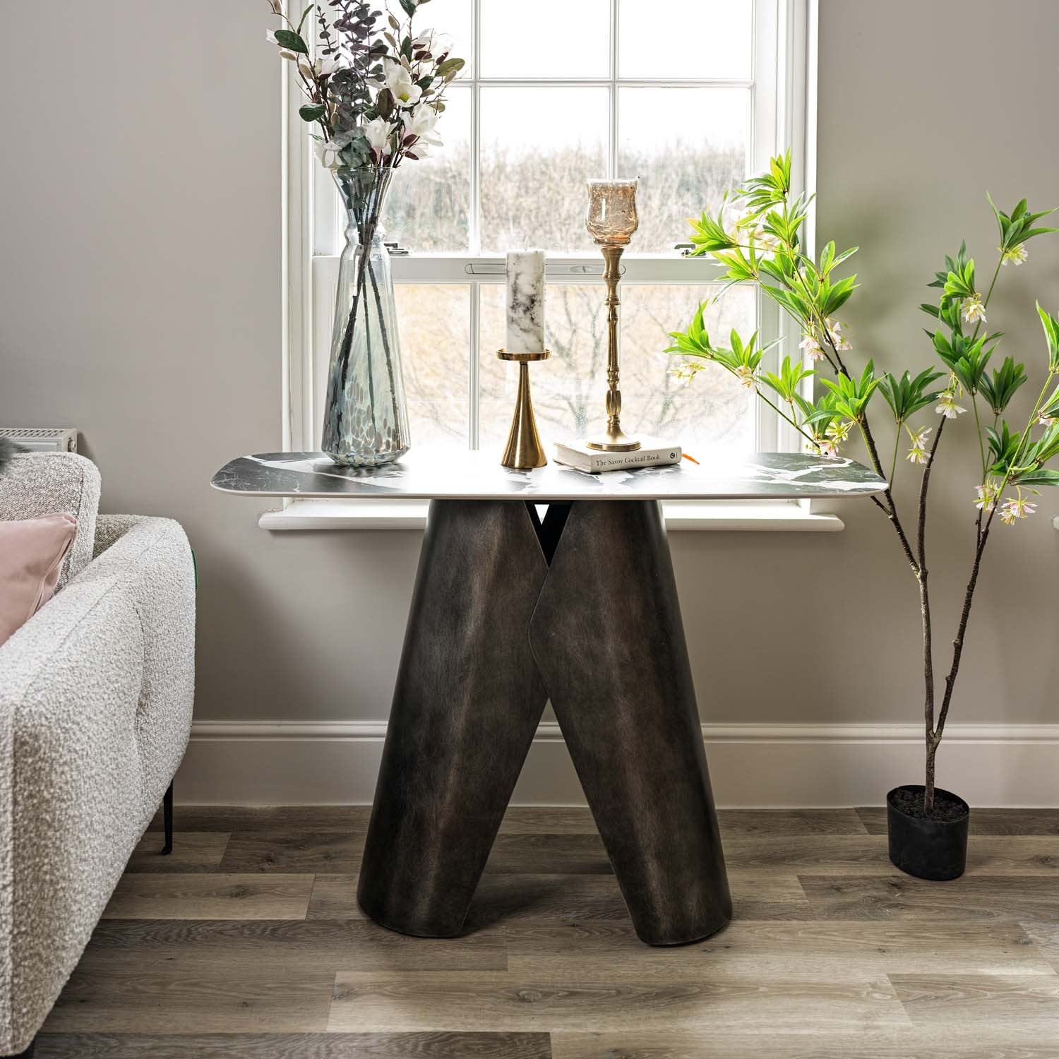 Madjeston Console Table