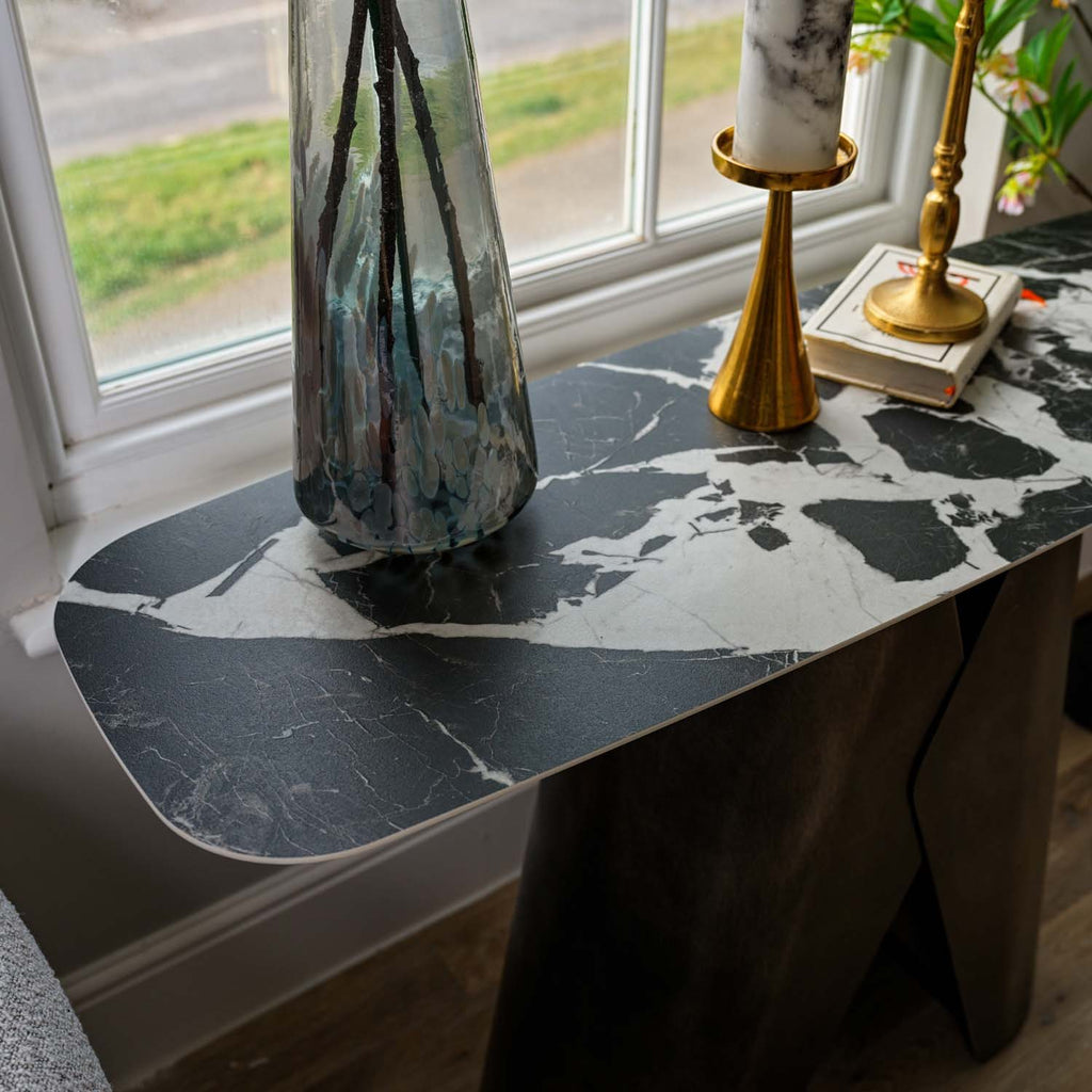 Madjeston Console Table