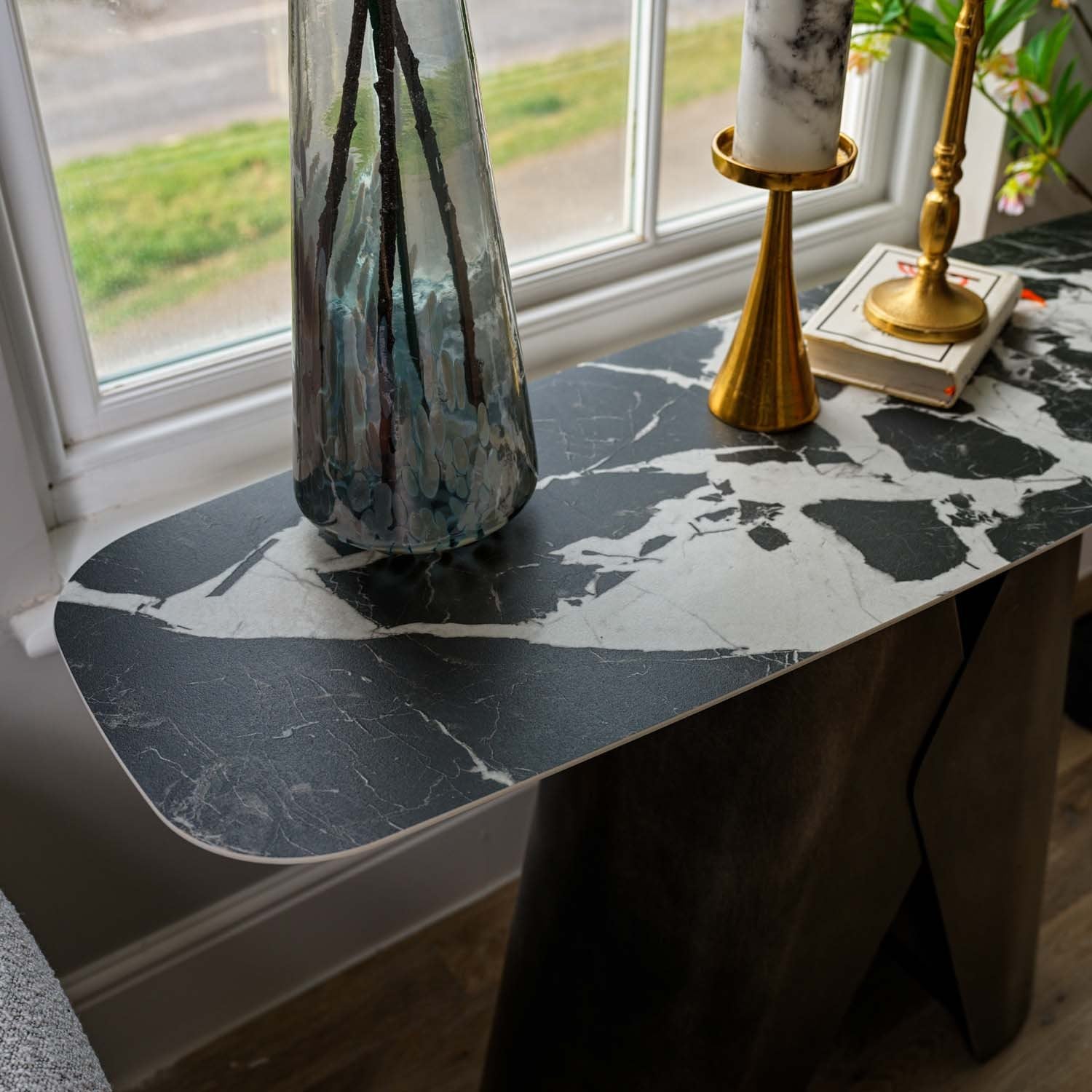 Madjeston Console Table