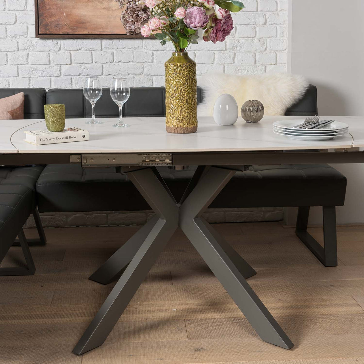 Saturn Motion Table 130-190cm in White