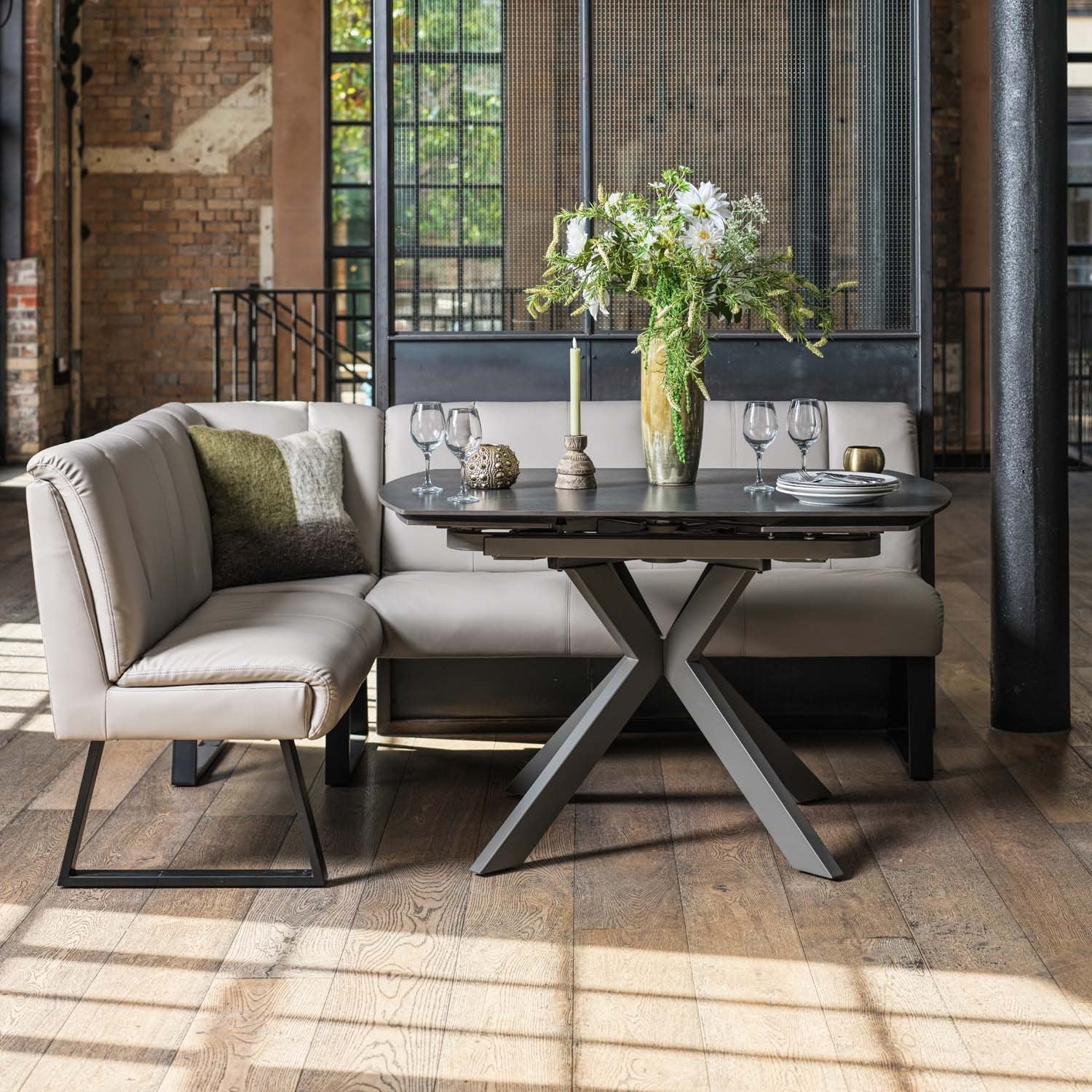Saturn 130-190cm Motion Table Dark Grey & Sonoma Corner Bench in Putty