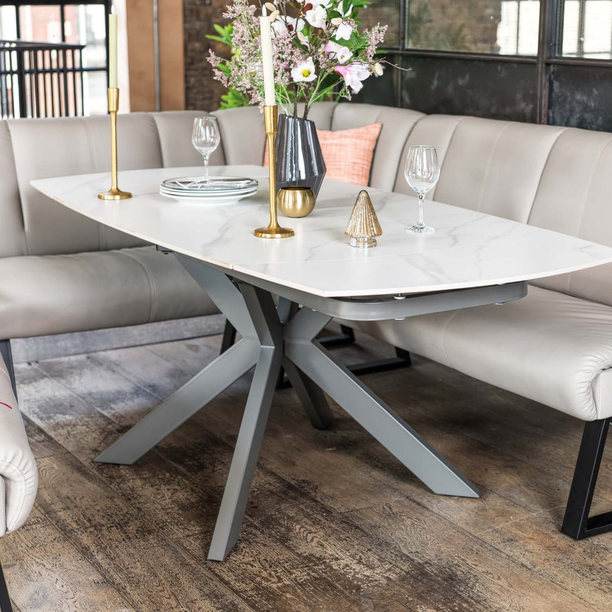 Saturn 130-190cm Motion Table White & Sonoma Corner Bench in Putty