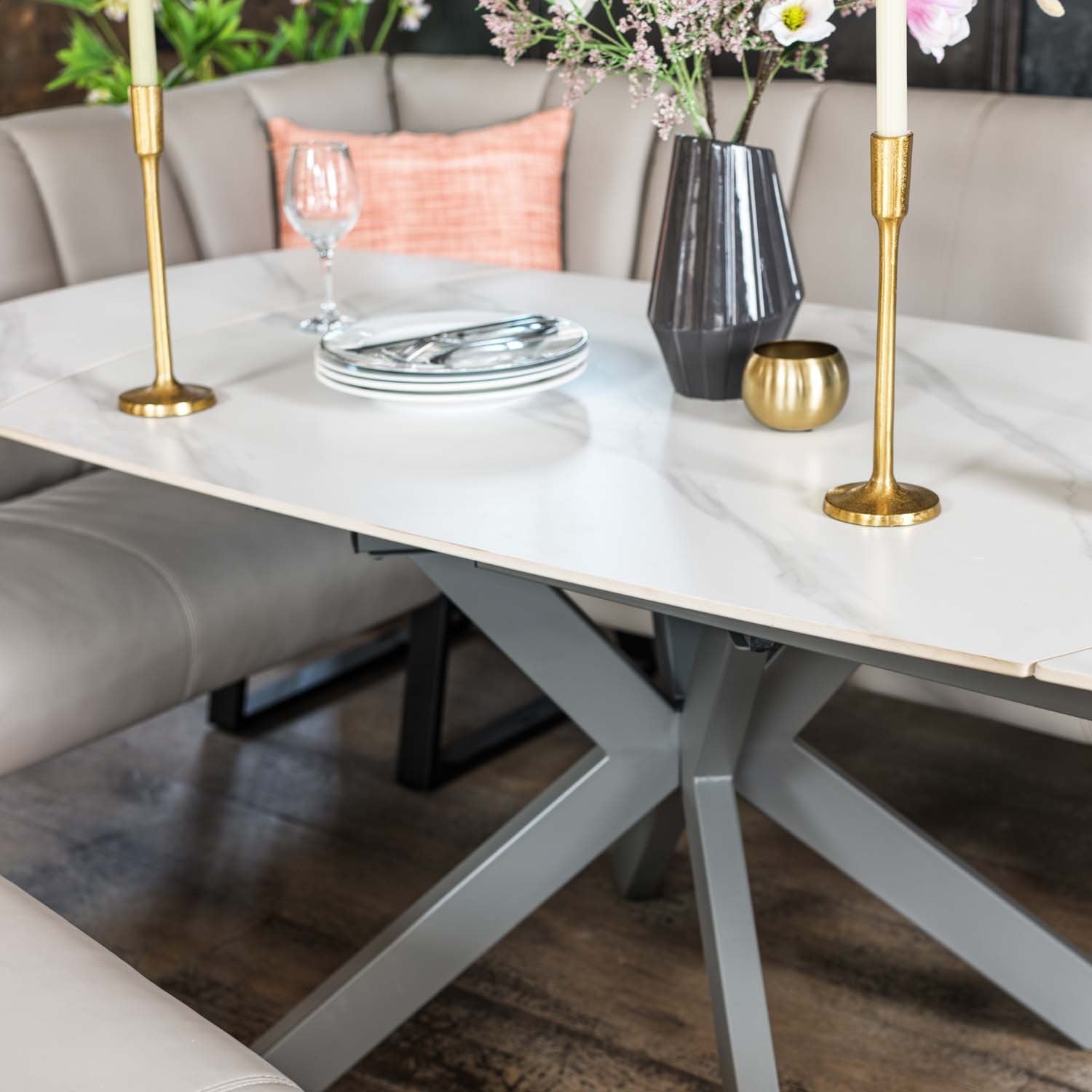 Saturn 130-190cm Motion Table White & Sonoma Corner Bench in Putty