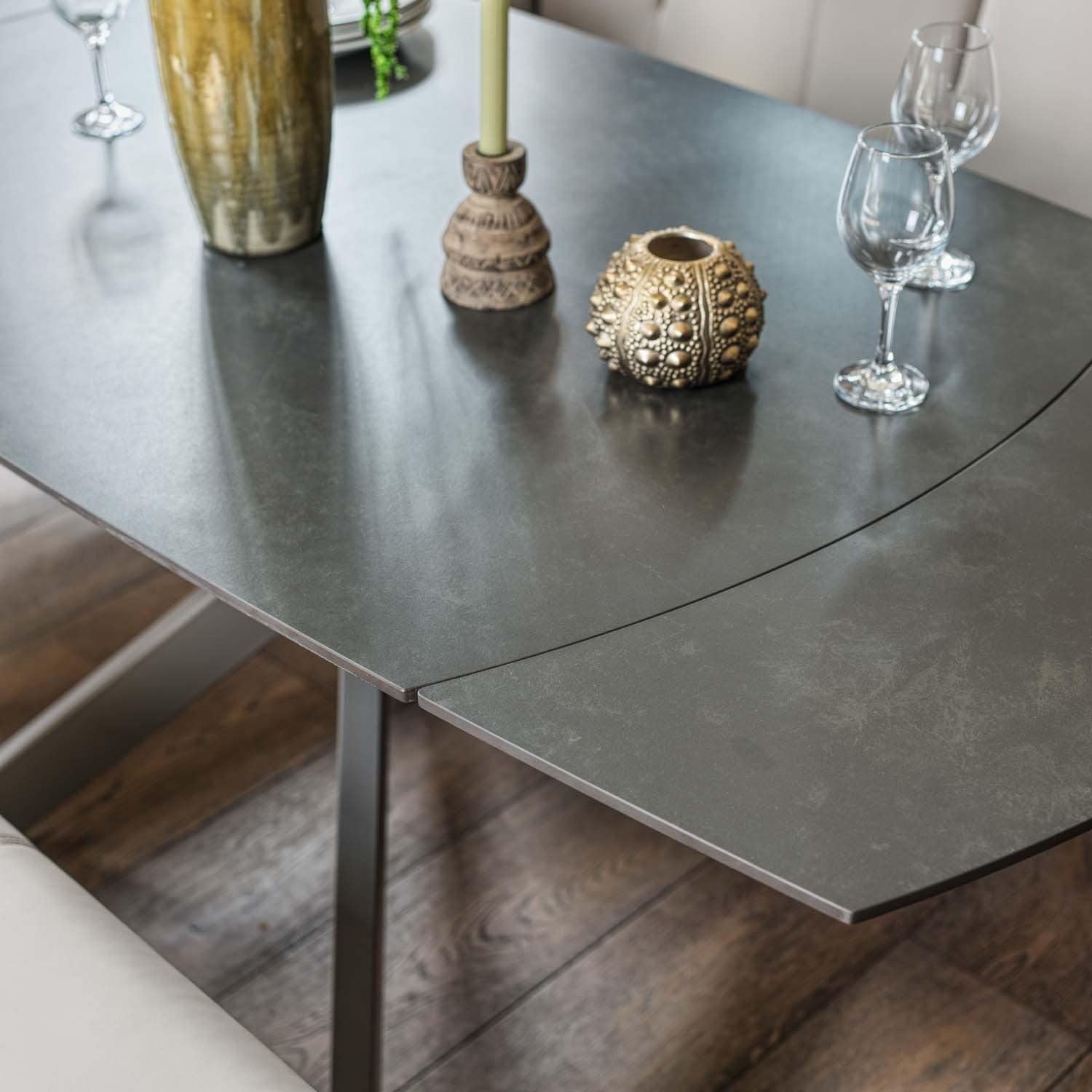 Saturn 130-190cm Motion Table Dark Grey & Sonoma Corner Bench & Low 160cm Bench in Putty