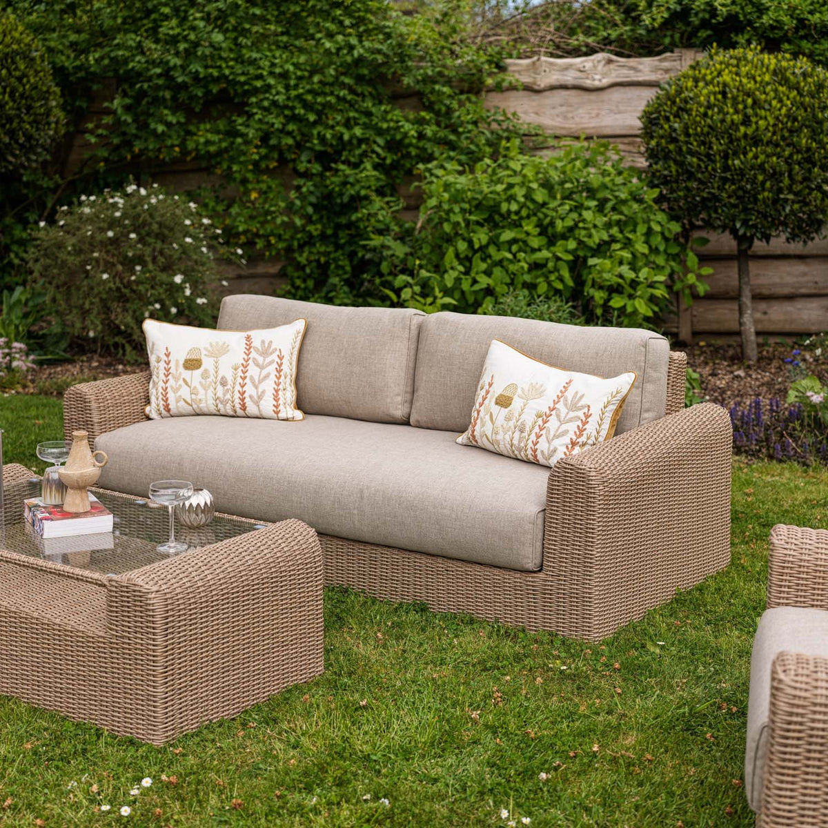 Valencia Garden Lounge Set
