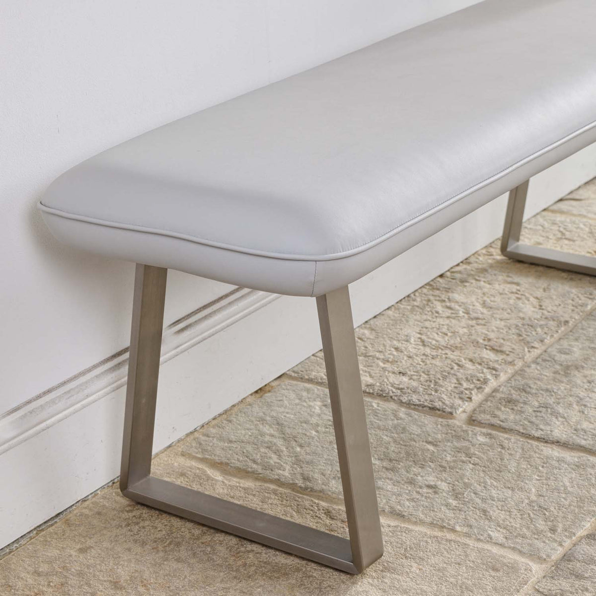 Neptune Flat Bench 137cm
