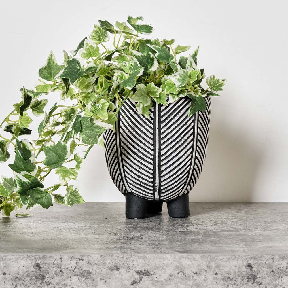 Cement Leaf Vein Pot- Medium