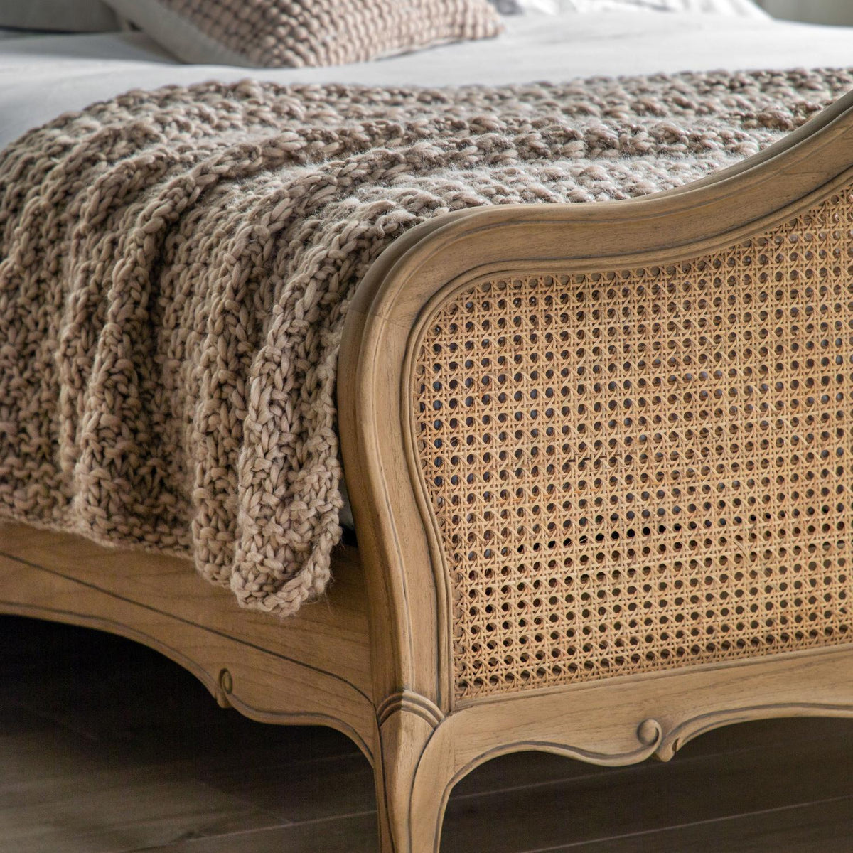 Chic 6' Cane Bed Weathered