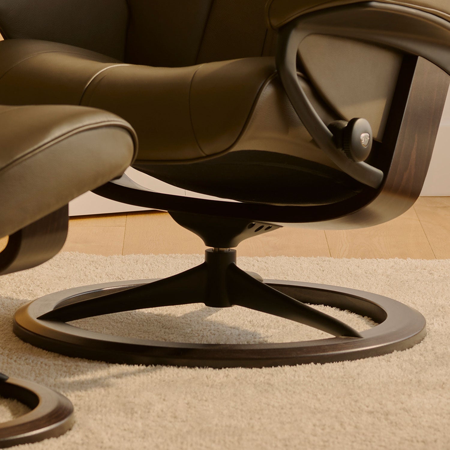 Stressless Paul Recliner Signature Base & Footstool