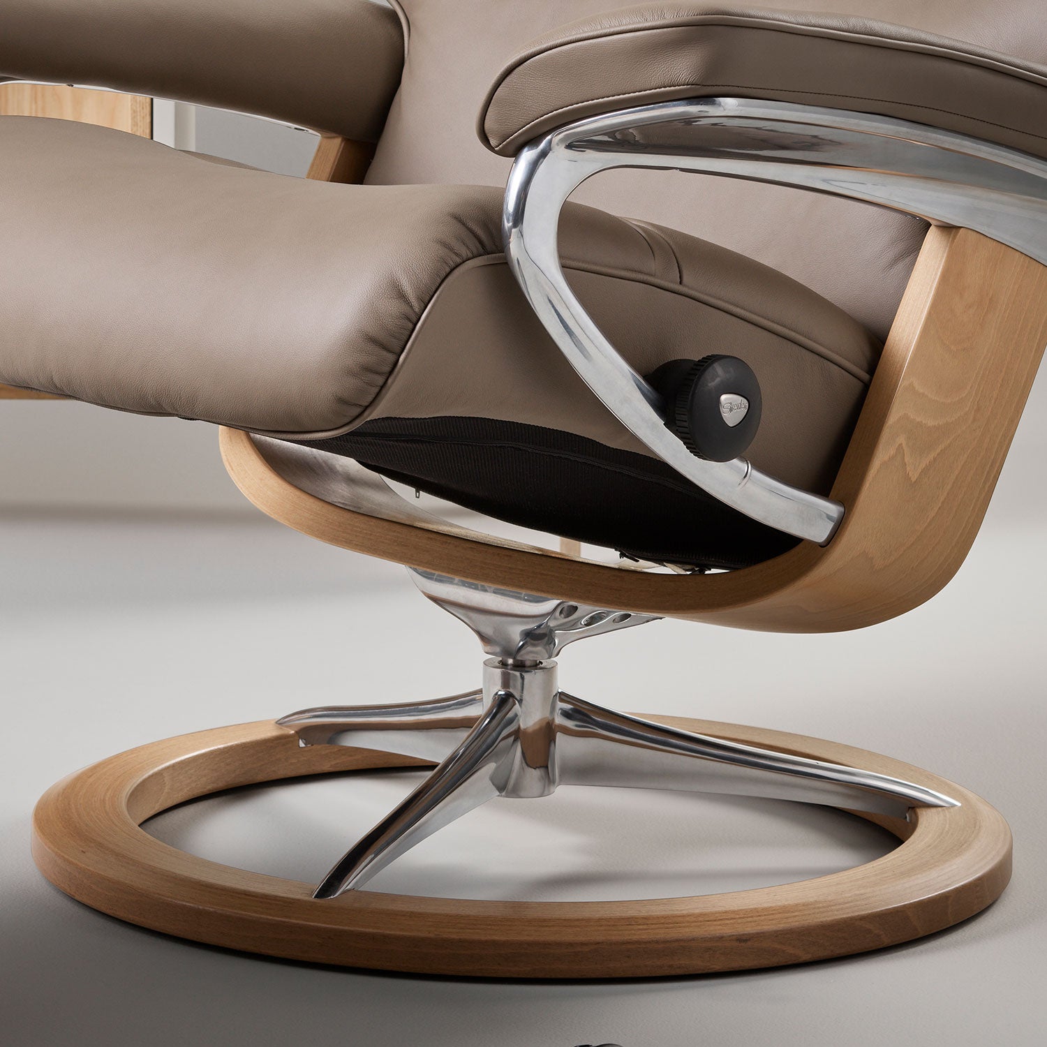 Stressless Philip Recliner Signature Base & Footstool