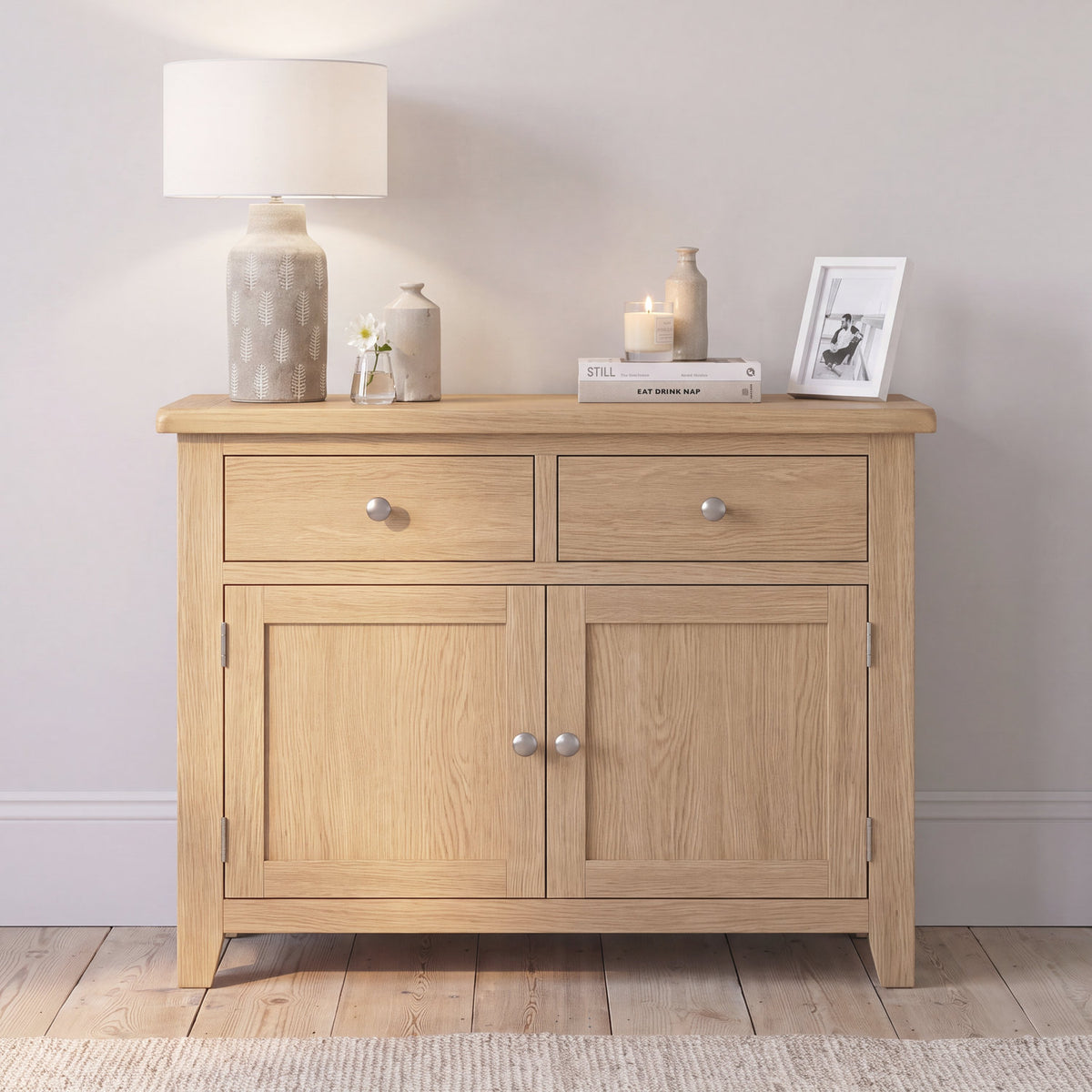 Sideboard with two doors and two drawers in oak finish