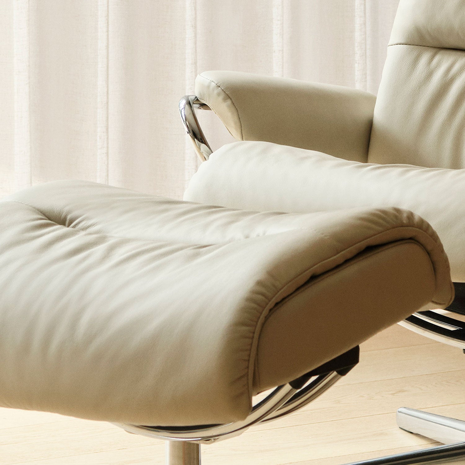 Stressless Toyko Recliner Adjustable Headrest Star Base & Footstool
