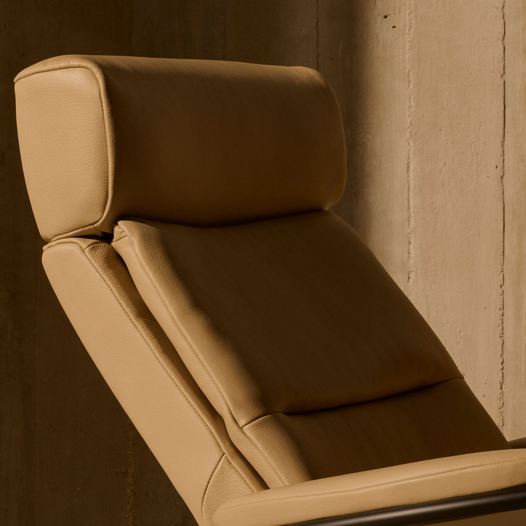 Stressless Toyko Recliner Adjustable Headrest Star Base & Footstool