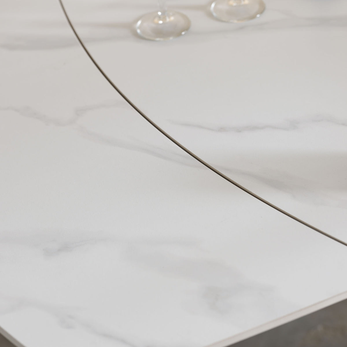 Venus Motion Table 130-190cm in White