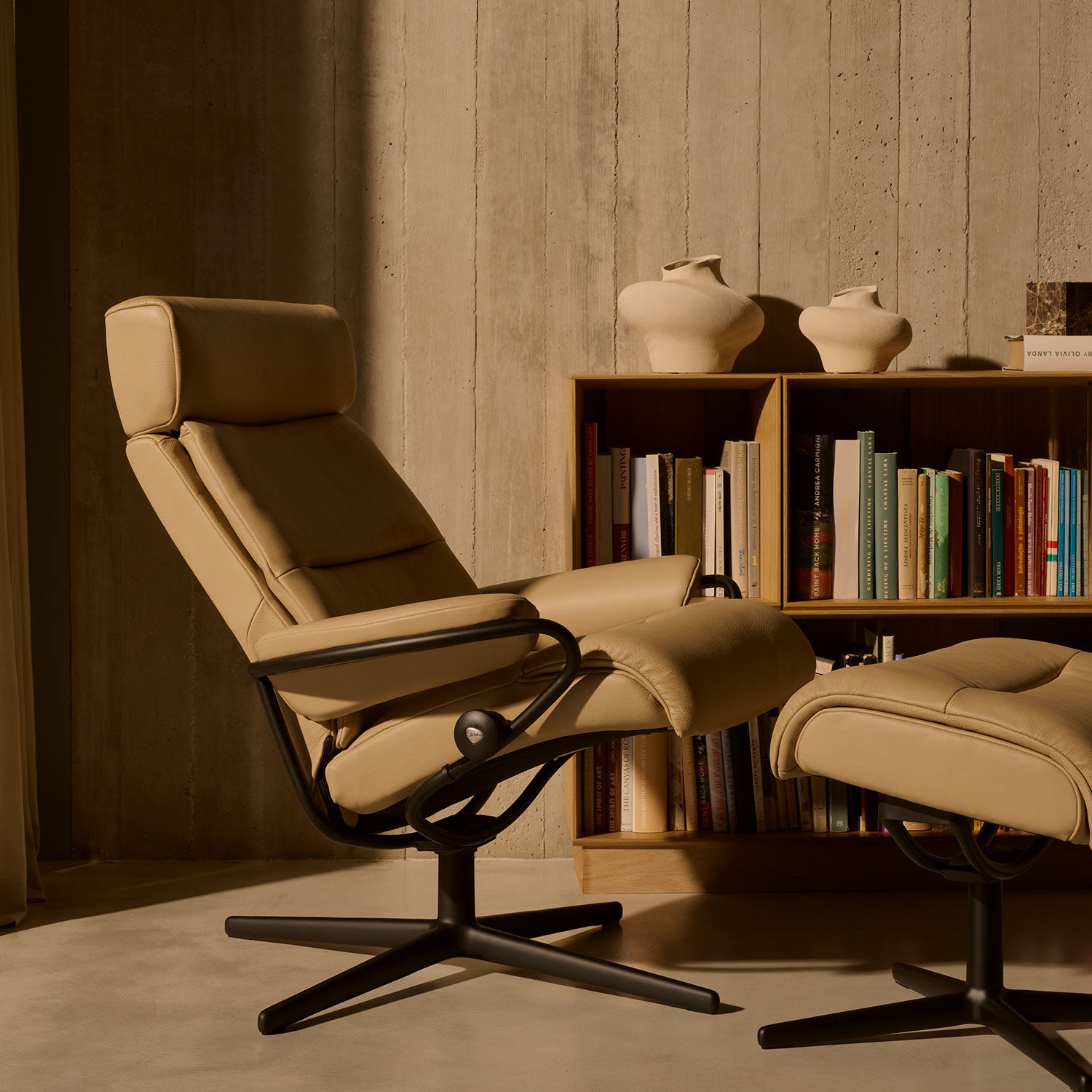 Stressless Toyko Recliner Adjustable Headrest Star Base & Footstool