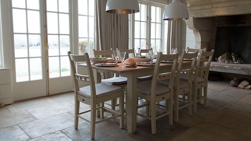 The heart of your home is in a shabby chic dining table