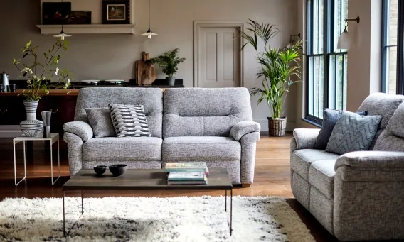 With clean, straight lines, Seattle offers contemporary elegance to any space with crisp tailoring and sleek arm details. Full and sumptuous cushions deliver a deep and comfortable sit while the pad over chaise style recliner seats offer superb comfort.
