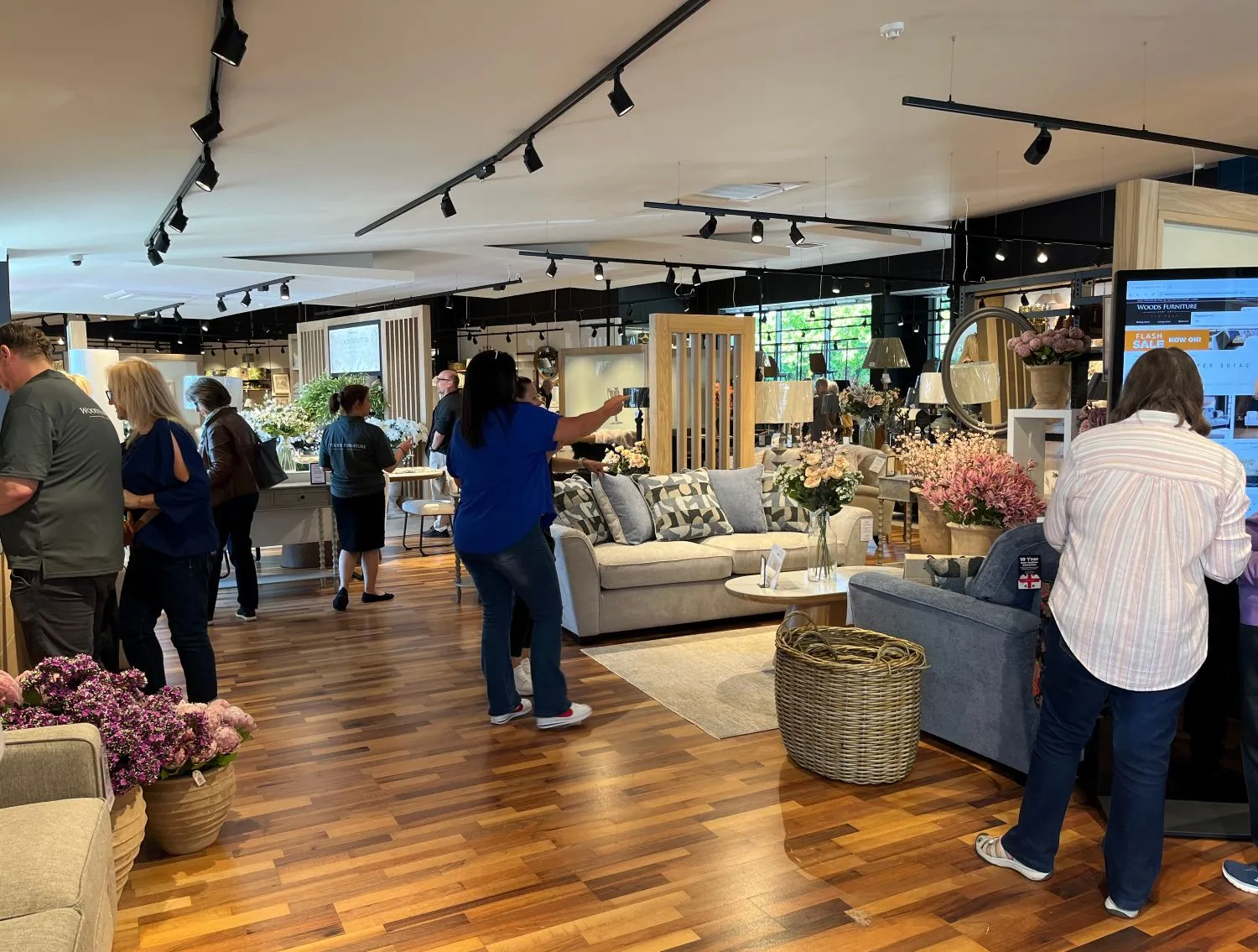 It's all about the convience at Castlepoint. We're based in the West Village area of the shopping park, and a very short walk from the main stores. If you're coming just for us (!) there are 4 hours of free parking to be had right in front of our store!
Our latest ranges are on display in our brand new surroundings, and the layout of the store is designed to make you feel inspired and give you ideas for your own home.
The Woods team are on hand to help you and advise on the best solution for your home. Our furniture specialists are at your disposal and are looking forward to welcoming you!