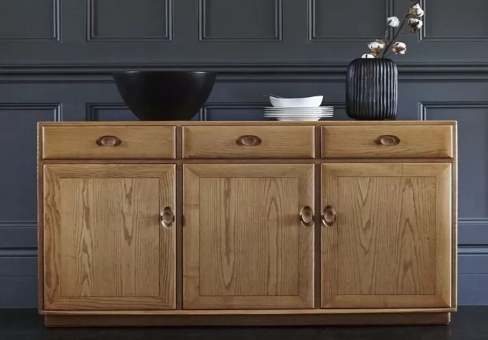 Are you looking for an Ercol sideboard? This Ercol Windsor Sideboard is the perfect spacious storage solution for your home whilst providing you with a place to display your home accessories. This lovely Ercol Windsor Sideboard will sit elegantly in your dining room, hallway or living space. It is made from solid Ash wood and beautifully finished in a soft sheen lacquer.