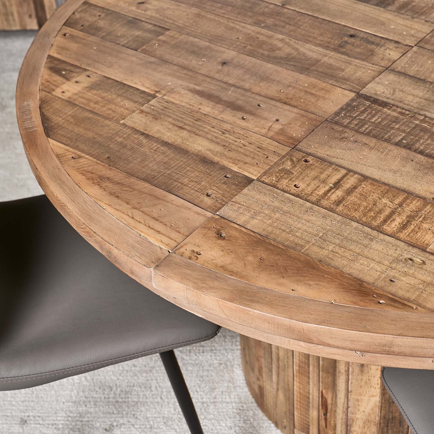 Woods Perth 135185 Round Extending Dining Table Woods Furniture