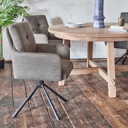 Hampton Round Dining Table with 4 Parma Chairs in Grey