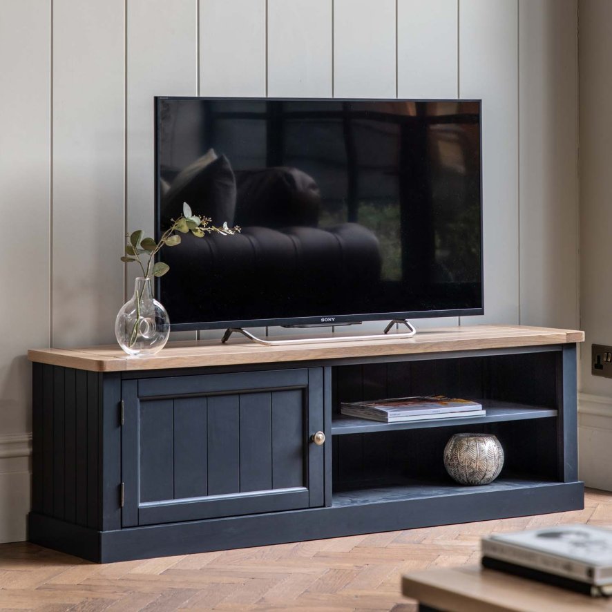 Woods Harrogate Media Unit in Meteor