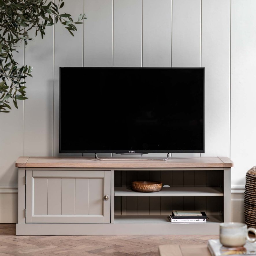 Woods Harrogate Media Unit in Prairie