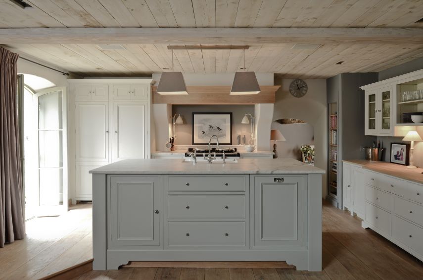 Chichester Kitchen Neptune Chichester Kitchen with range cooker